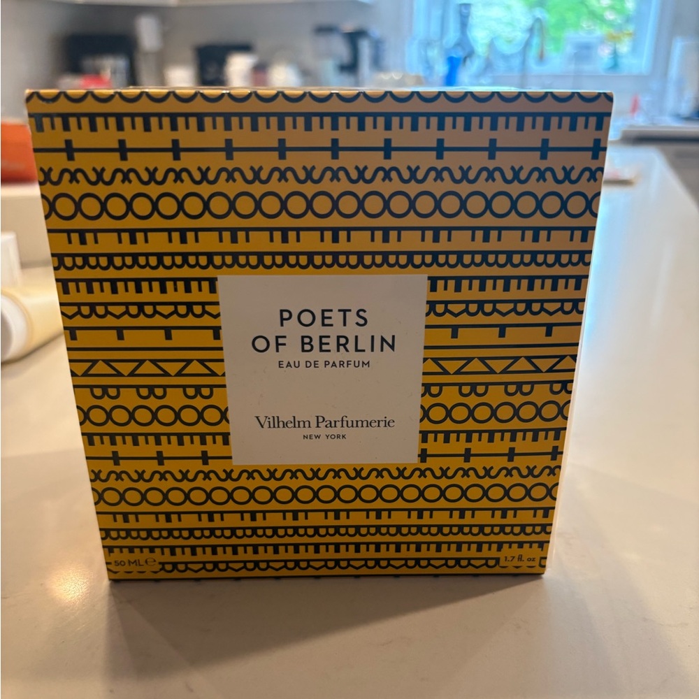 Vilhelm Parfumerie Poets of Berlin Eau de Parfum - Yellow & Navy Box